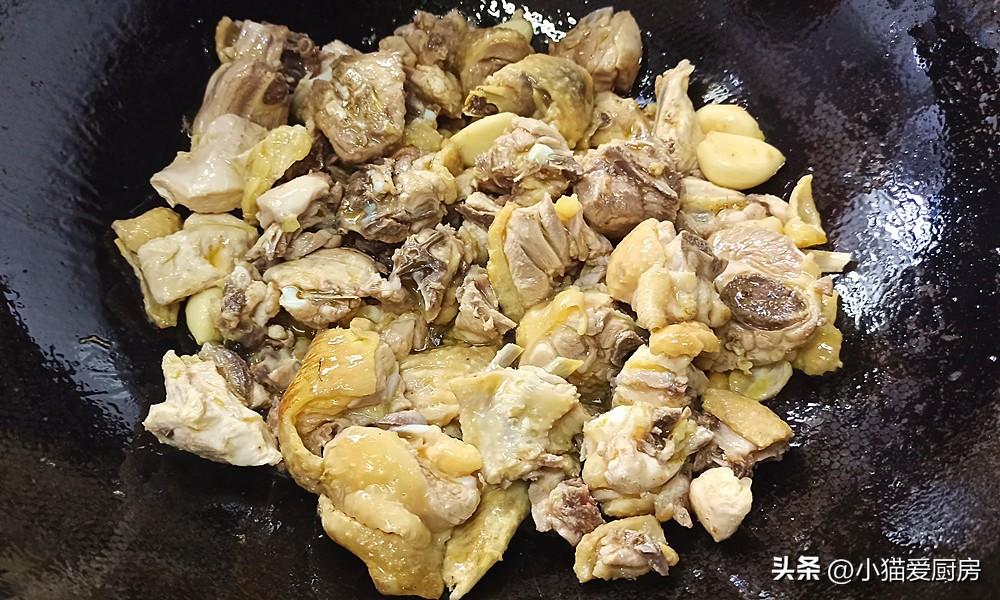 圖片[11]-【蔥油蘑菇燜雞】做法步驟圖 蔥香濃郁 上桌家人都搶著來吃-起舞食譜網