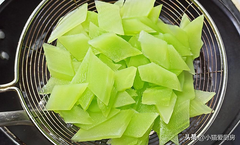 圖片[7]-【小炒萵筍】做法步驟圖 成菜脆嫩爽口 好看還入味-起舞食譜網