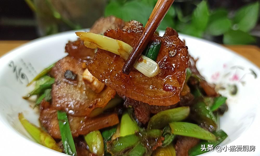 【蒜苗辣椒回鍋肉】做法步驟圖 成菜肥而不膩 味道不比飯店的-起舞食譜網