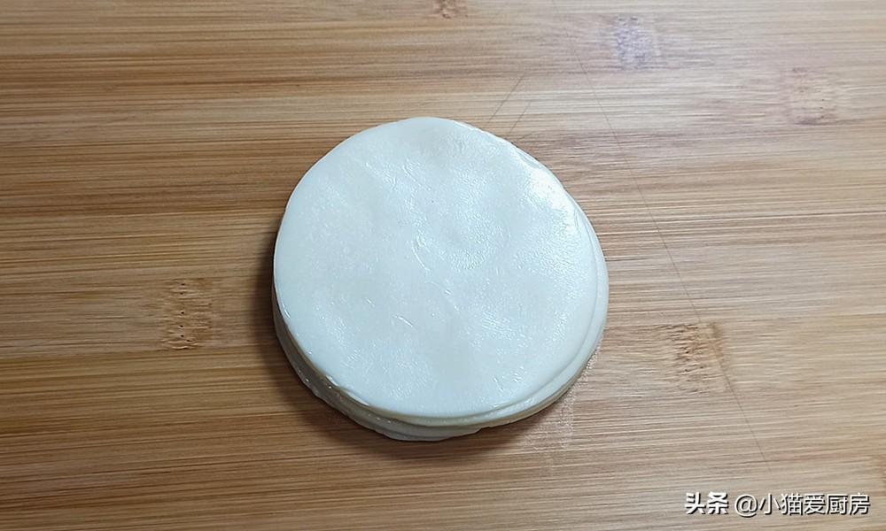 圖片[5]-【卷烤鴨小餅】做法步驟圖 放上甜面醬卷肉和菜 真香-起舞食譜網