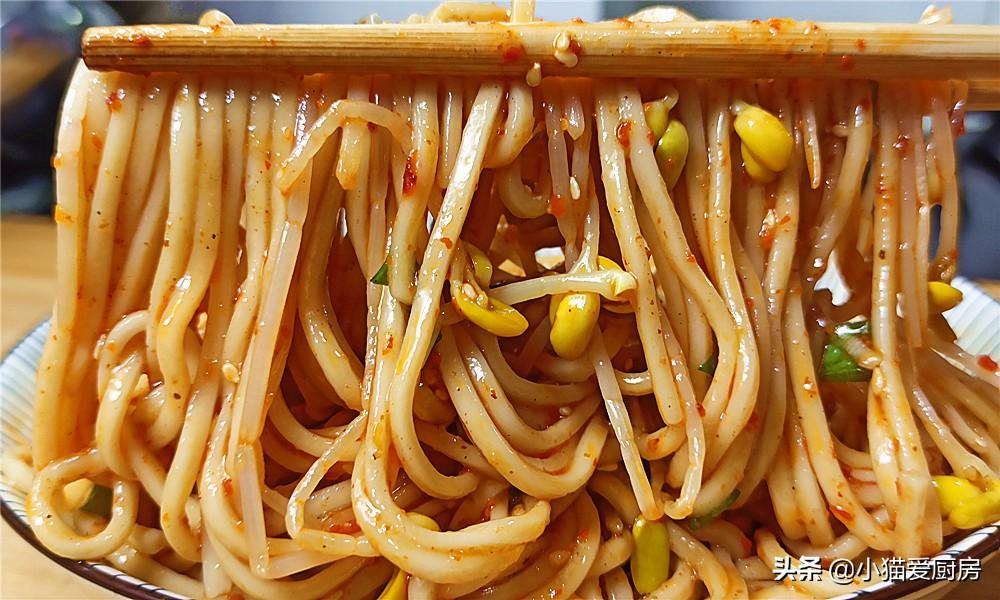 圖片[1]-【蔥油辣面】做法步驟圖 口感勁道 一次來兩碗不過癮-起舞食譜網