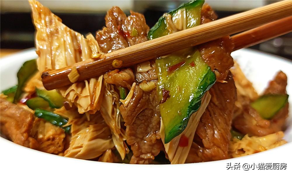 【腐竹黃瓜炒肉】做法步驟圖 出鍋后香氣濃郁 是不錯的下飯菜-起舞食譜網