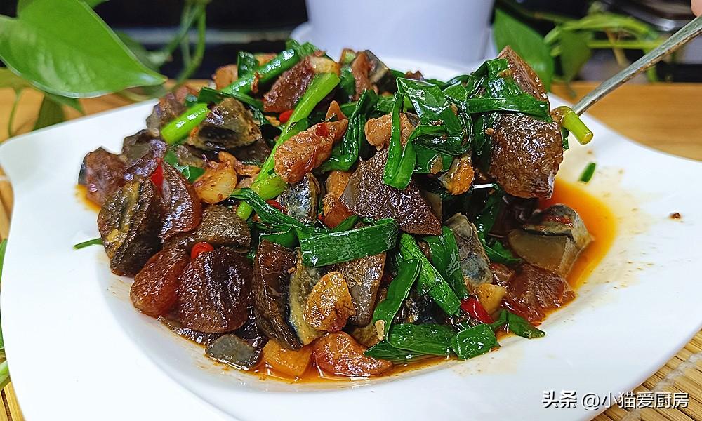 圖片[1]-【韭菜炒皮蛋】做法步驟圖 開胃下飯 拿肉都不換-起舞食譜網