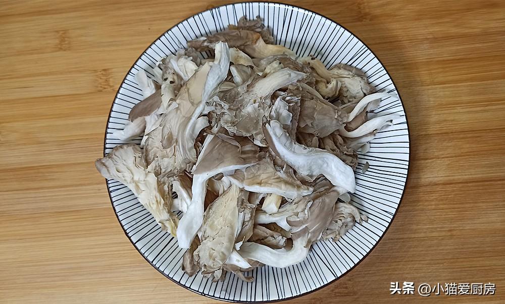 圖片[4]-【椒鹽香酥平菇】做法步驟圖 在家也能輕松做出 外酥里嫩真香-起舞食譜網(wǎng)