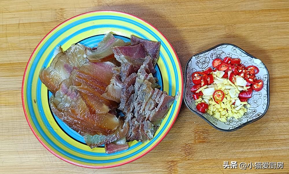 圖片[4]-【臘肉炒蒜苔】做法步驟圖 臘肉軟糯不咸 蒜苔脆嫩入味-起舞食譜網