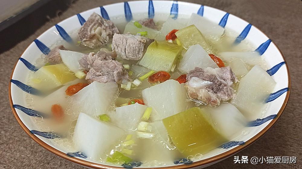 【豬骨頭白蘿卜湯】做法步驟圖 湯鮮味美 好喝解膩-起舞食譜網