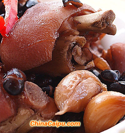 黑豆燉豬手