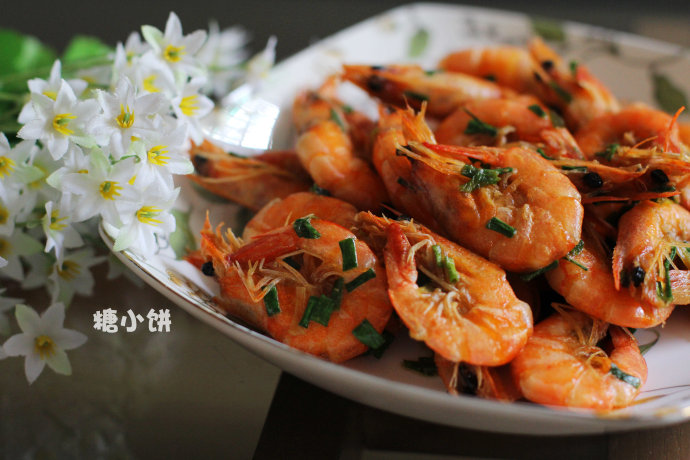 圖片[1]-蔥香油爆蝦的做法 蔥香油爆蝦怎么做-起舞食譜網