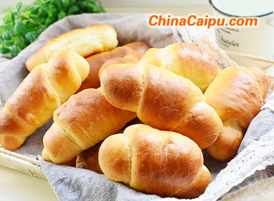 焦糖醬配奶油面包卷